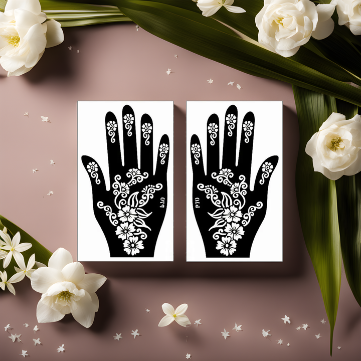Pochoirs de tatouage au henné représentant des mains sur fond artistique avec des fleurs blanches.