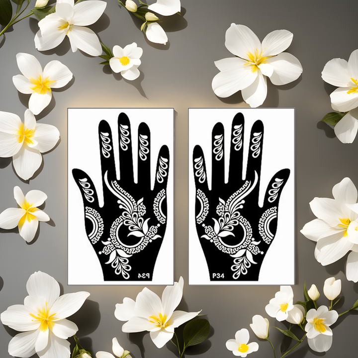  Pochoirs décoratifs pour tatouages au henné exposés parmi des pétales de fleurs, mettant en avant des designs élaborés pour la décoration corporelle.